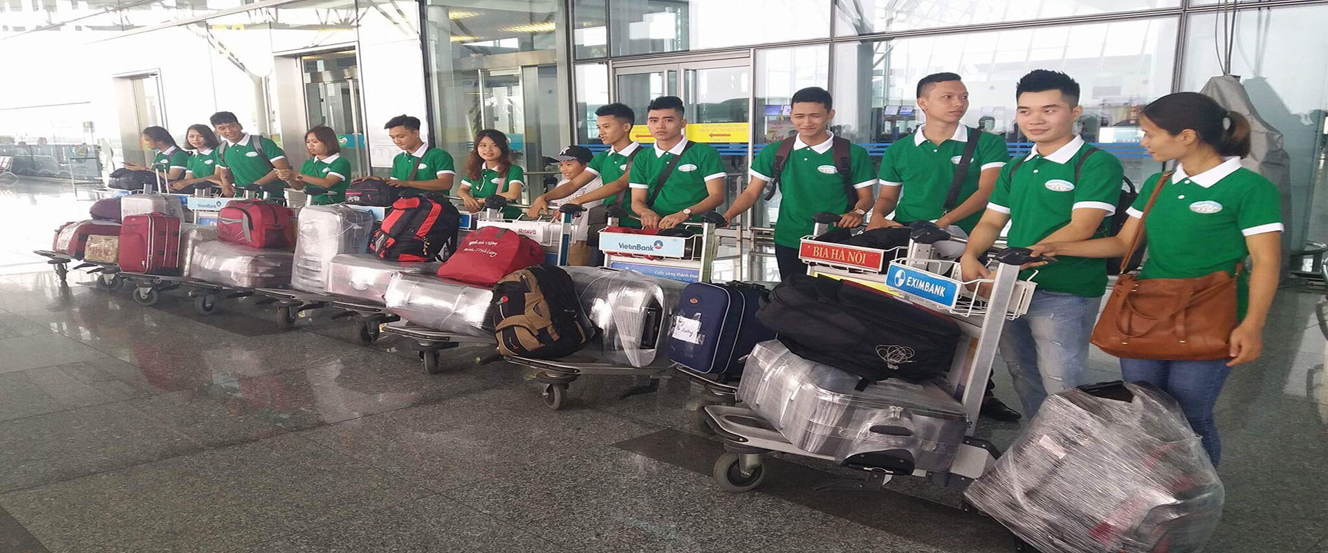 Chuẩn bị xuất cảnh tại sân bay Nội Bài