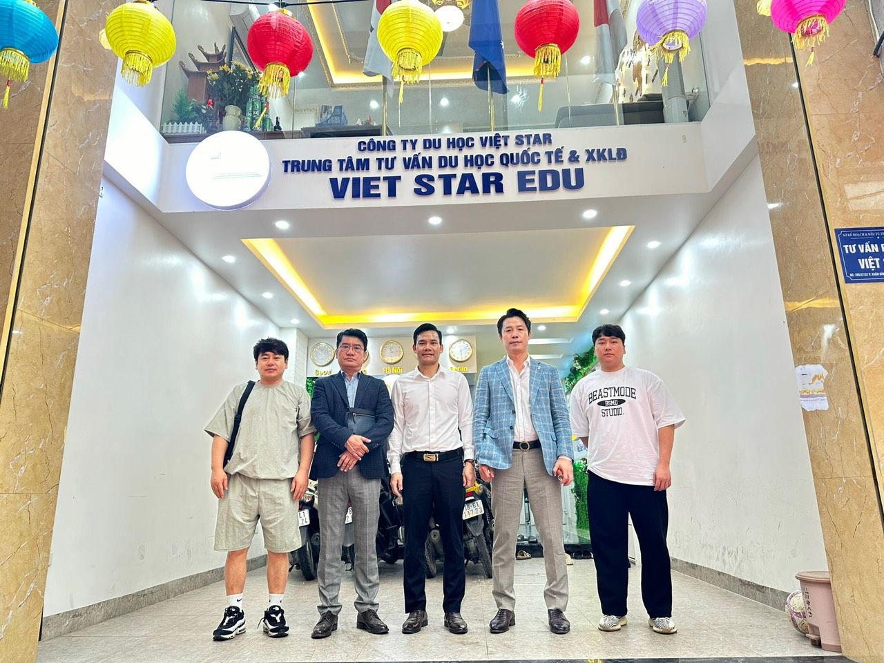 Trường cao đẳng Koguryeo đến phỏng vấn học sinh tại trung tâm Việt Star