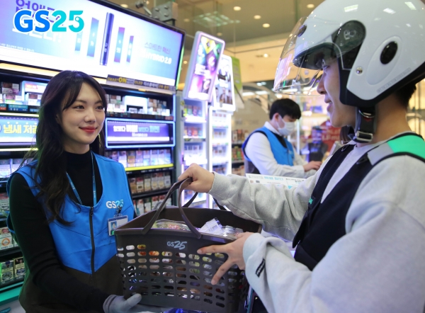 Làm Thêm Tại Cửa Hàng Tiện Lợi Ở Hàn Quốc: Sự Lựa Chọn An Toàn Và Thông Minh Cho Du Học Sinh?