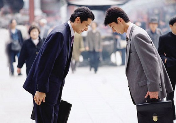 Cách chào của người Nhật: Giải mã nghệ thuật giao tiếp tinh tế
